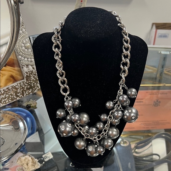 Jewelry - Chic Silver Beaded Necklace